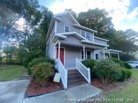 101 Laura Ln in Lillington, NC - Building Photo