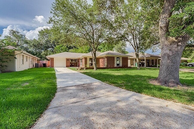 property at 4734 Benning Dr