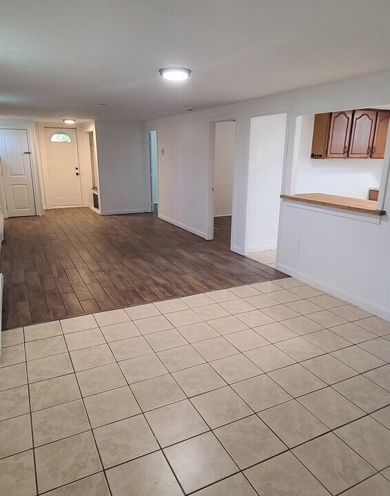 7 Runnells Ave, Unit A in Old Orchard Beach, ME - Building Photo