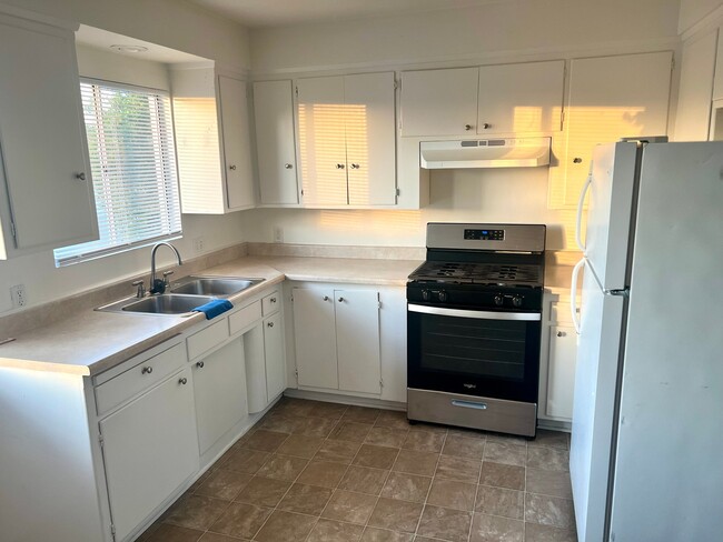 2501 Bishop Dr, Unit 4