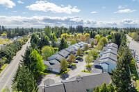 Newport Cove Condominiums in Everett, WA - Foto de edificio - Building Photo