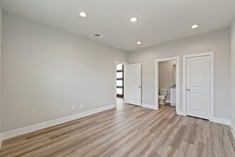 9016 Lonestar Creekbend Ln in Houston, TX - Building Photo - Building Photo
