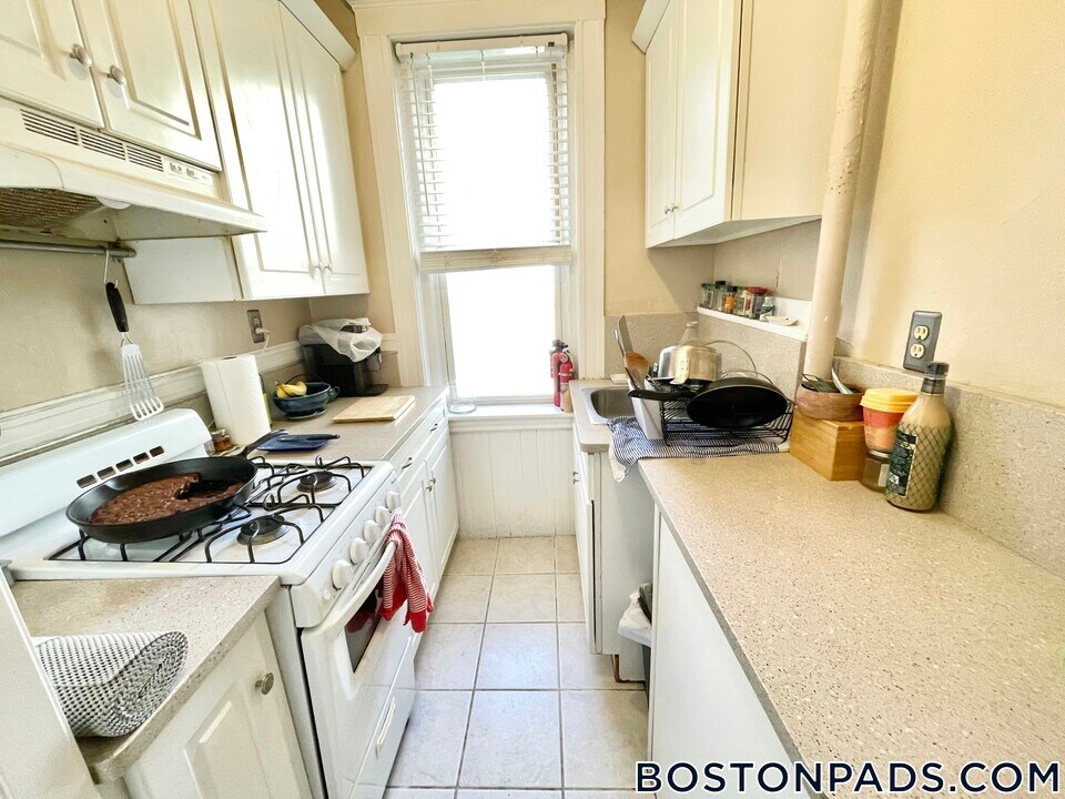 131 Park Dr in Boston, MA - Building Photo