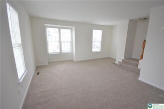 12 Yellow Rose Ln in Easton, PA - Building Photo - Building Photo