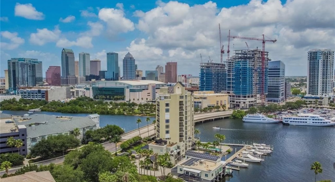 628 Arbor Lake Ln, Unit 628 Arbor Lake Lane in Tampa, FL - Foto de edificio