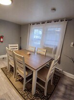 17 Thomas St in Bloomfield, NJ - Building Photo