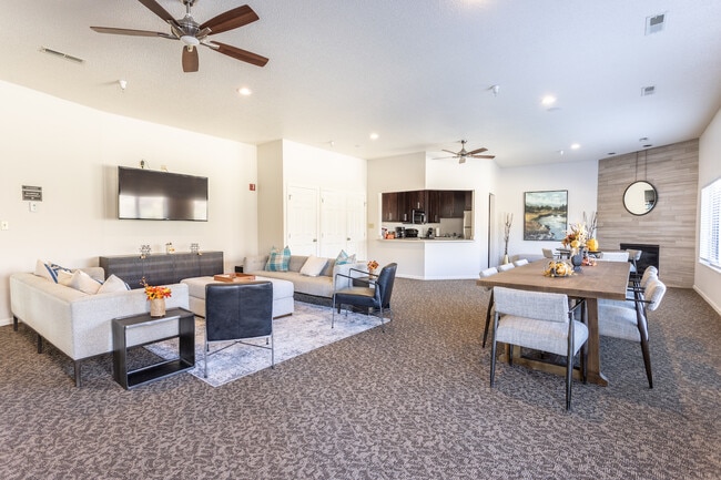 Royal Oak Apartments in Sioux Falls, SD - Foto de edificio - Building Photo