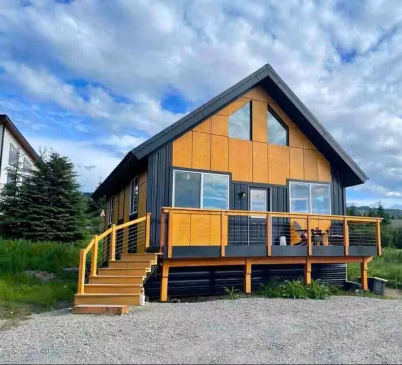 1132 Virginia Lynn Way in Homer, AK - Foto de edificio