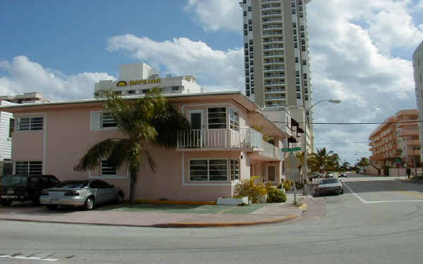 4201 Indian Creek Dr in Miami Beach, FL - Building Photo