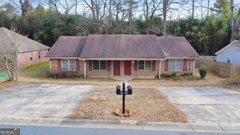 245 Kimberly Way SW in Marietta, GA - Building Photo