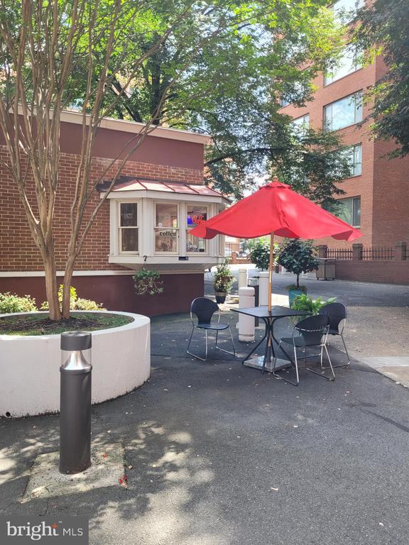 property at 1021 Arlington Blvd