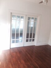 1832 1/2 N Van Ness Ave, Unit Hollywood -Franklin in Los Angeles, CA - Building Photo - Building Photo