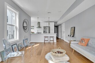 19 Plymouth St, Unit 1 in Cambridge, MA - Building Photo - Building Photo