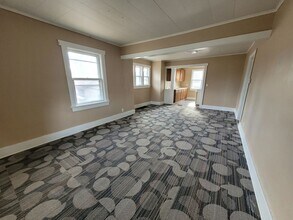 3812 Center St in Des Moines, IA - Building Photo - Building Photo