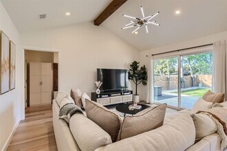 1112 Milford Way in Austin, TX - Building Photo - Building Photo