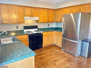 302 Mercer Ct in Hackettstown, NJ - Building Photo - Building Photo