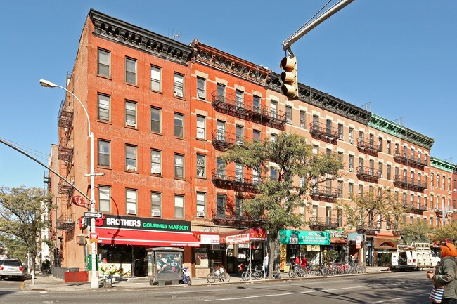 691 Tenth Ave in New York, NY - Foto de edificio - Building Photo