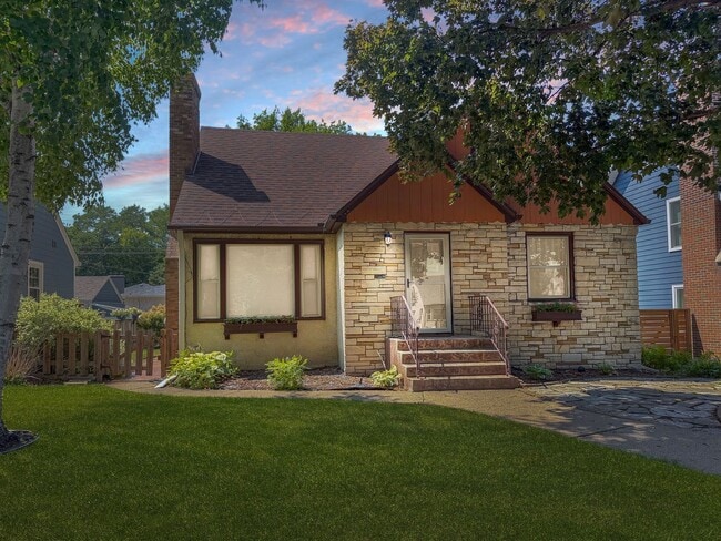 property at 287 N Washburn Ave