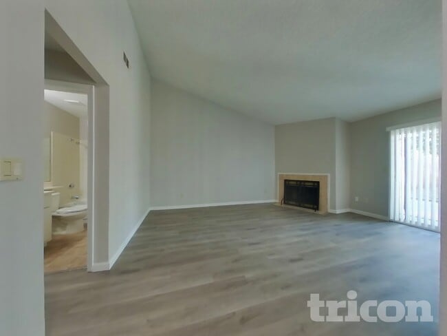 9411 Aizenberg Cir in Elk Grove, CA - Building Photo - Building Photo