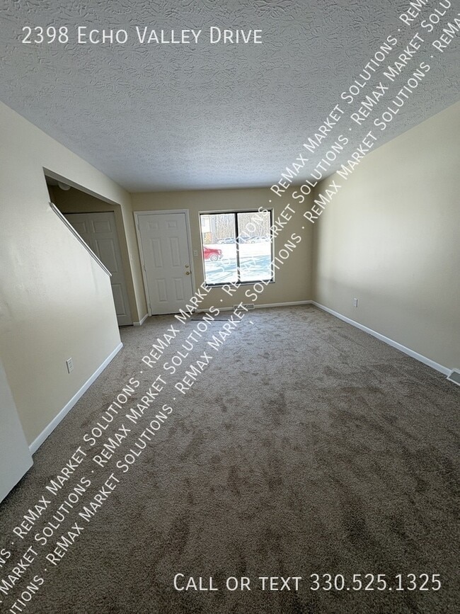 2398 Echo Valley Dr in Stow, OH - Building Photo - Building Photo