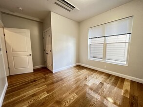 95 Prescott St, Unit 10 in Boston, MA - Building Photo - Building Photo