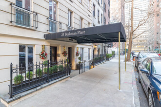 25 Beekman Pl in New York, NY - Building Photo - Building Photo