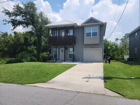 652 Helen Ave in Panama City Beach, FL - Building Photo