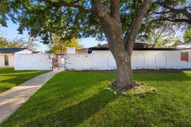 property at 6930 Thornwood Dr