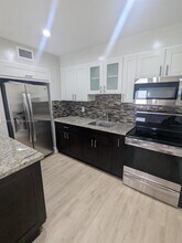 630 SE 3rd Pl in Hialeah, FL - Building Photo - Building Photo