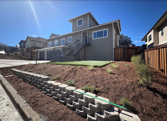 3729 Cannes Pl in Santa Rosa, CA - Foto de edificio - Building Photo