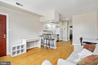 615 S 11th St, Unit 2 in Philadelphia, PA - Building Photo - Building Photo