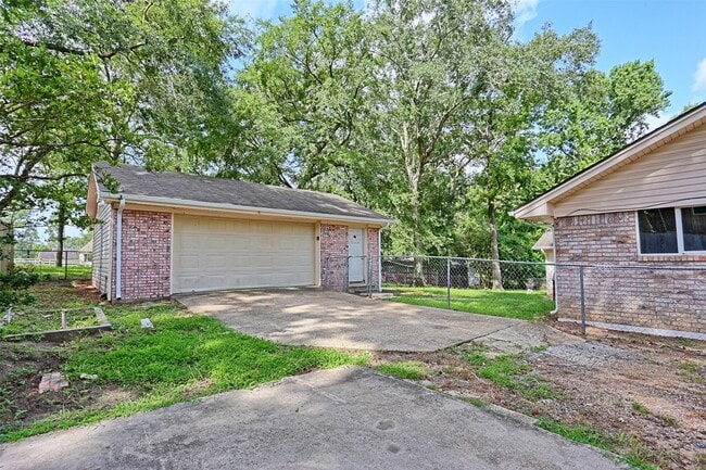 property at 704 Natchez River Cir
