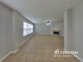 2744 Woodspring Forest Dr in Houston, TX - Foto de edificio - Building Photo