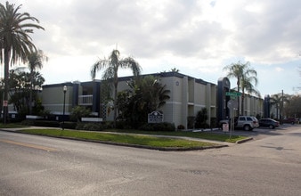 1301 S Howard Ave in Tampa, FL - Foto de edificio - Building Photo