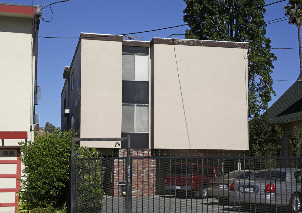 3877 Shafter Ave in Oakland, CA - Building Photo