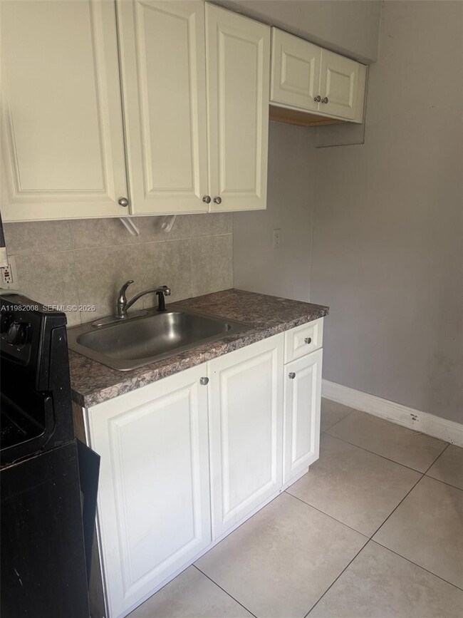 611 S 24th Ave in Hollywood, FL - Building Photo - Building Photo