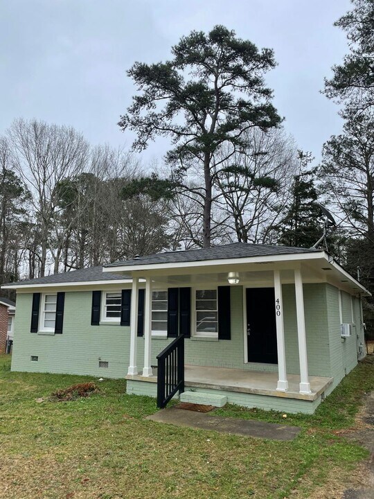 Cute and Newly Renovated Brick One Level H in Auburn, AL - Building Photo