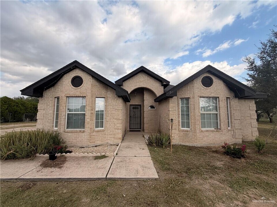 21 S Val Verde Rd in Donna, TX - Building Photo