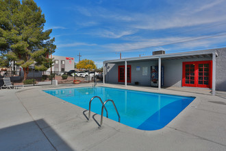 Mountain Lakes Apartments in Tucson, AZ - Building Photo - Building Photo