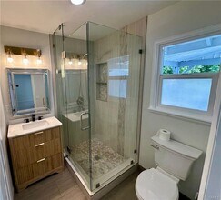 23012 Gilmore St in Los Angeles, CA - Building Photo - Building Photo