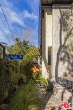 615 Woodlawn Ave in Los Angeles, CA - Foto de edificio - Building Photo