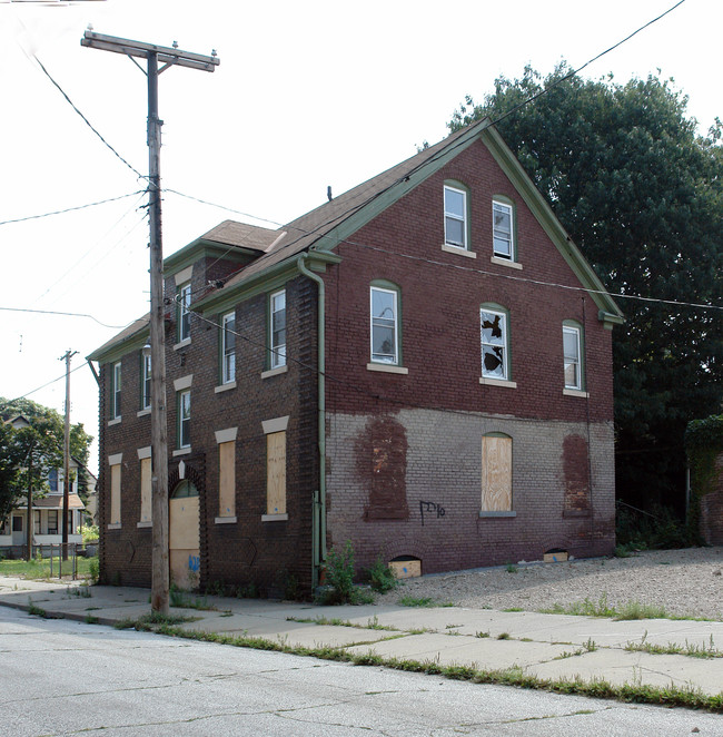 6214 Lausche Ave in Cleveland, OH - Building Photo - Building Photo