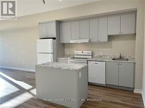 50 Herrick Ave in St Catharines, ON - Building Photo - Building Photo