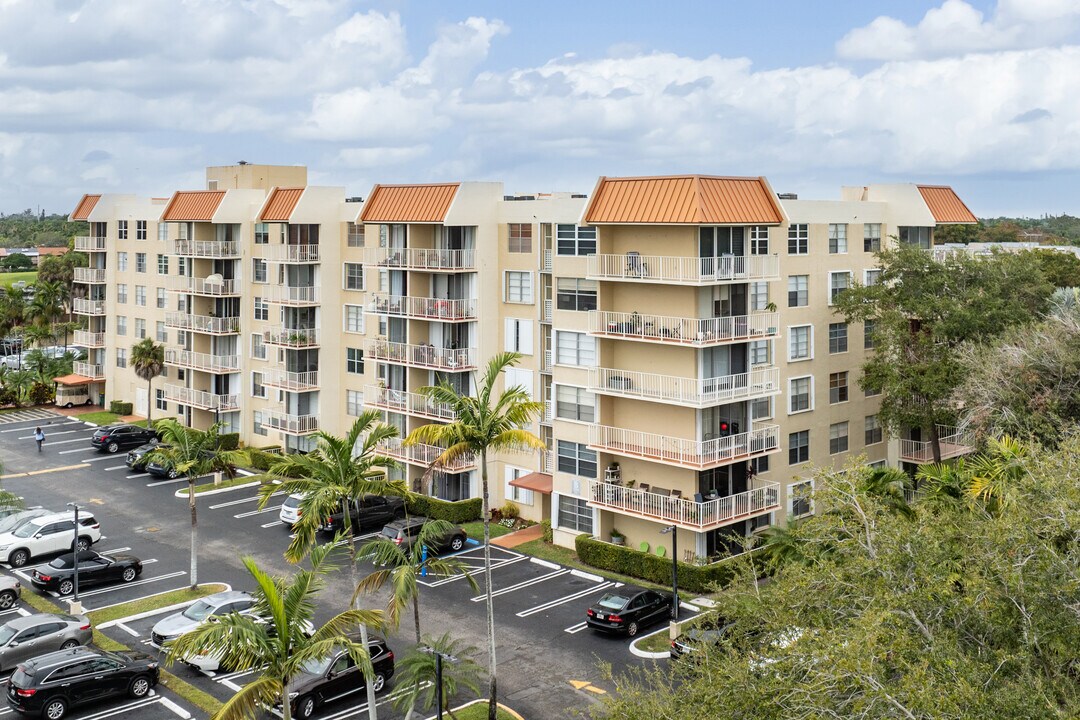 Village at The Falls in Miami, FL - Foto de edificio
