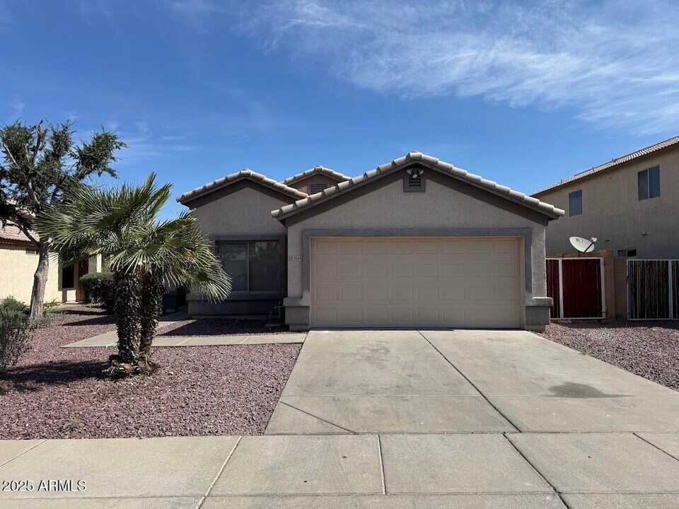 8144 W Watkins St in Phoenix, AZ - Foto de edificio