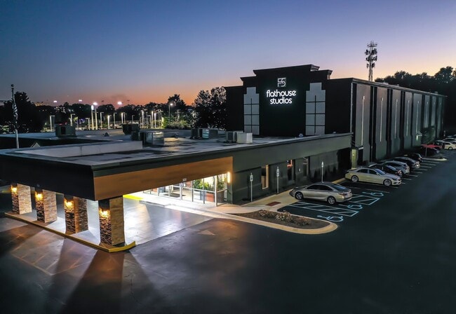 Flathouse Studios in Greenville, SC - Foto de edificio - Building Photo