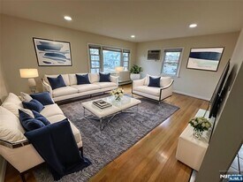 368 New St in Lyndhurst, NJ - Building Photo