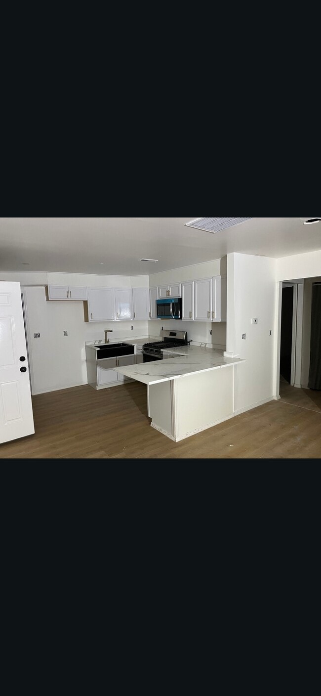 2128 Vermont St in Gary, IN - Foto de edificio - Building Photo