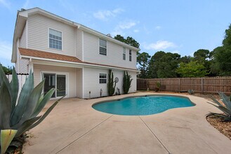879 Van Dyke Dr in Shalimar, FL - Building Photo - Building Photo