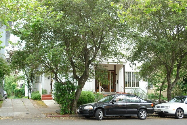 2552 Le Conte Ave in Berkeley, CA - Foto de edificio - Building Photo